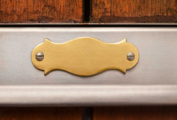 Top 5 des raisons d'opter pour une enseigne métallique